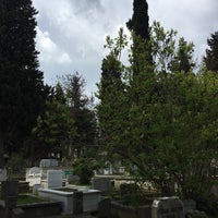 Photo taken at Çamlıca Mezarlığı by Tubiş 👸 on 4/9/2017