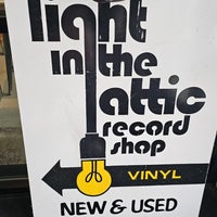 Das Foto wurde bei Light in the Attic Records Shop von Seth K. am 4/20/2024 aufgenommen