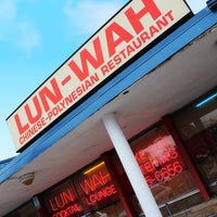 12/20/2013 tarihinde The Lun Wah Restaurant and Tiki Barziyaretçi tarafından The Lun Wah Restaurant and Tiki Bar'de çekilen fotoğraf