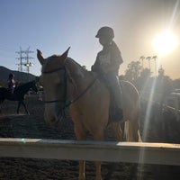 รูปภาพถ่ายที่ Los Angeles Equestrian Center โดย Arturo L. เมื่อ 4/9/2022