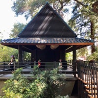 Photo taken at Descanso Gardens Japanese Garden Teahouse by Arturo L. on 8/8/2020