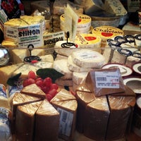 1/26/2013にRose d.がKashkaval Cheese Marketで撮った写真