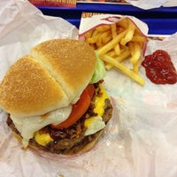 รูปภาพถ่ายที่ Burger King โดย Georgie G. เมื่อ 2/19/2013