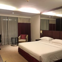 Photo taken at Eastin Hotel Makkasan Bangkok by Ricco on 9/8/2018