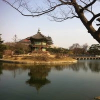 Photo taken at Gyeongbokgung Palace by Hwang K. on 3/27/2015