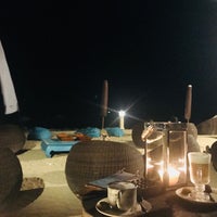 Das Foto wurde bei Coco&amp;#39;s Beach Restaurant von Emre B. am 8/30/2018 aufgenommen