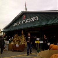 Das Foto wurde bei The Apple Factory von Kelly Lynne A. am 10/7/2012 aufgenommen