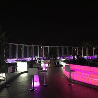 Foto tirada no(a) level 27 Rooftop Bar por Bartek I. em 8/15/2015