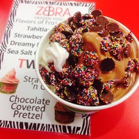 รูปภาพถ่ายที่ Zebra Frozen Yogurt โดย Faith_Mom เมื่อ 10/4/2013