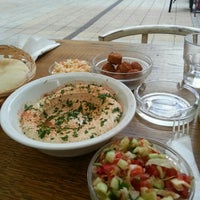 Das Foto wurde bei Hummus Market von Vessislava T. am 7/27/2015 aufgenommen