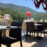 รูปภาพถ่ายที่ Şahin Tepesi Restaurant โดย ÖZCAN BAYLAN Ş. เมื่อ 7/30/2018