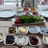 รูปภาพถ่ายที่ Şahin Tepesi Restaurant โดย ÖZCAN BAYLAN Ş. เมื่อ 3/15/2018