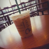 Photo taken at Starbucks by はしもちょ on 8/28/2015