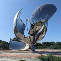 Photo taken at Floralis Genérica by Carlos M. R. on 12/31/2023