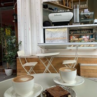 10/9/2020 tarihinde Gözde ✨.ziyaretçi tarafından Rafine Espresso Bar'de çekilen fotoğraf