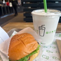 Photo taken at Shake Shack by Frank R. on 11/28/2022