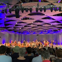 Photo taken at The Lawn at Tanglewood&amp;#39;s Shed by Frank R. on 8/17/2019