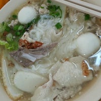Photo taken at Restoran Xing Hoo by 2o3 D. on 10/19/2014