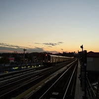 Photo taken at MTA Subway - 52nd St/Lincoln Ave (7) by Yasuyuki S. on 11/8/2018