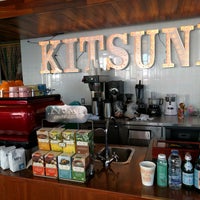 Photo taken at Kitsuné Espresso Bar Artisanal du Lowney by Massimo on 10/7/2016