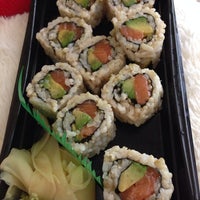 Das Foto wurde bei Sushi! by Bento Nouveau von Ju S. am 10/8/2013 aufgenommen