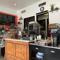 Photo taken at Laurent&amp;#39;s &amp;quot;Le&amp;quot; Coffee Shop by Jose M. on 5/28/2022