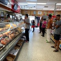 Photo taken at Bay Cities Italian Deli &amp;amp; Bakery by Jose M. on 9/28/2022