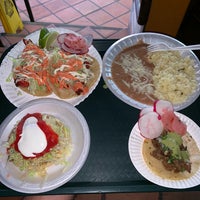 2/19/2020 tarihinde Jose M.ziyaretçi tarafından Los Tacos De Huicho'de çekilen fotoğraf