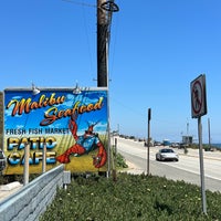 Foto scattata a Malibu Seafood Fresh Fish Market &amp;amp; Patio Cafe da Jose M. il 8/2/2023