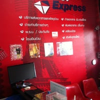 Photo taken at T -Corner Express บริการไปรษณีย์. เติมเงินโทรศัพท์มือถือ. รับชำระค่าบริการ by Teerapat L. on 11/7/2013