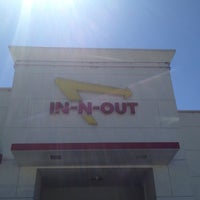 Photo taken at In-N-Out Burger by Elrick E. on 4/17/2013