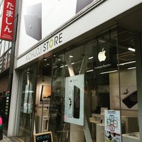 Photo taken at Apple Premium Reseller KICHIJOJI STORE by Shigeki M. on 5/9/2015