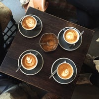 12/2/2015 tarihinde Isa Z.ziyaretçi tarafından 2Pocket Fairtrade Espresso Bar and Store'de çekilen fotoğraf