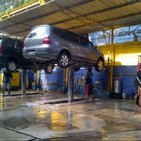 Photo taken at Broadway Car Wash by Rizky Agung S. on 11/10/2013