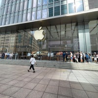 Photo taken at Apple Nanjing East by Daisy Z. on 10/8/2021