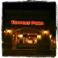 Review Toppers Pizza Place