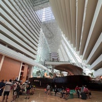 Photo taken at Tower 1 Marina Bay Sands Hotel by Patrícia on 6/9/2022