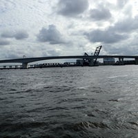 Das Foto wurde bei Jacksonville Water Taxi von Jill V. am 6/20/2012 aufgenommen
