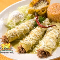 10/15/2015 tarihinde La Parrilla Mexican Restaurantziyaretçi tarafından La Parrilla Mexican Restaurant'de çekilen fotoğraf