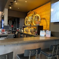 รูปภาพถ่ายที่ MOTOR Bar &amp; Restaurant โดย Jonathan U. เมื่อ 3/24/2022