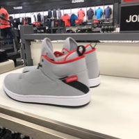 nike outlet on shelbyville road