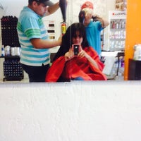Снимок сделан в Fernando Díaz Hairdressing пользователем Melina T. 10/9/2014