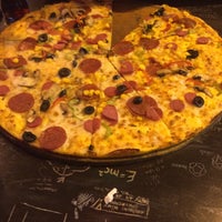 Foto tomada en Pizza  por &amp;#39;Kübra B. el 9/15/2016