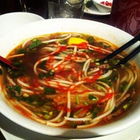 Das Foto wurde bei Huong Restaurant Shoreditch von Katrina O. am 2/1/2013 aufgenommen
