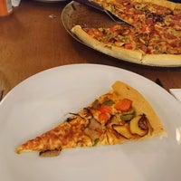 Photo taken at Pizza Hut by Fran A. on 8/10/2018