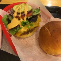 Foto scattata a Tallgrass Burger da Saad K. il 3/18/2017