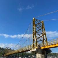 Photo taken at Suspension Bridge Lembongan - Ceningan by Hinaet on 8/31/2023