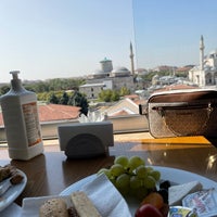 Photo taken at Rumi Hotel by Pembeonlukludiyetisyen on 7/13/2021