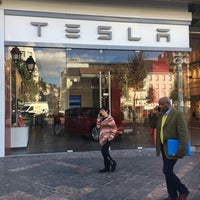 Photo taken at Tesla Store by Ioannis G. on 10/6/2016