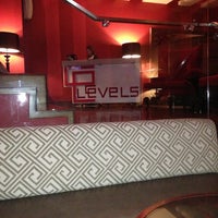 2/20/2013 tarihinde Richie H.ziyaretçi tarafından Levels Bar | Hilton'de çekilen fotoğraf
